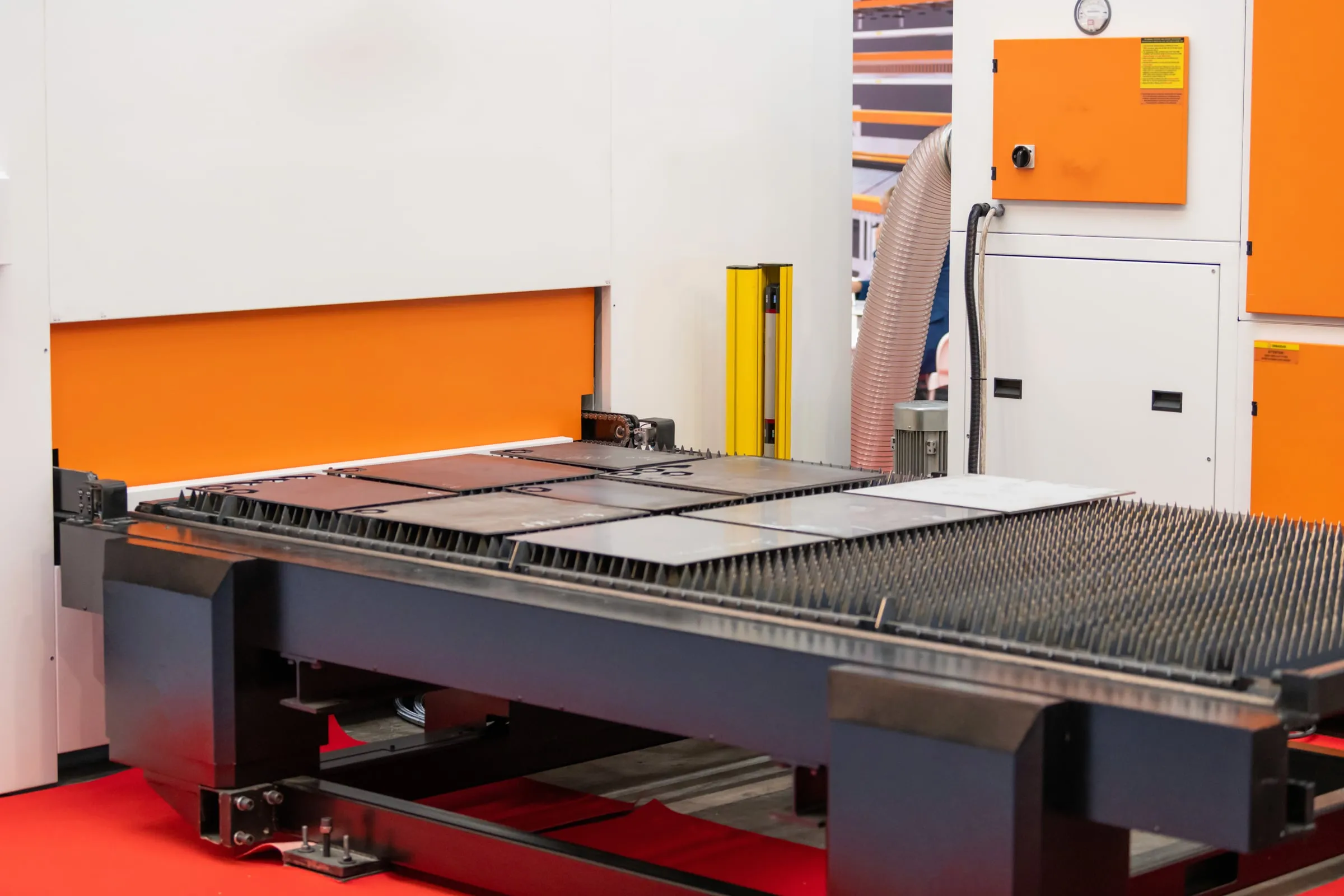 Fibre laser cutting machine and its cutting bed